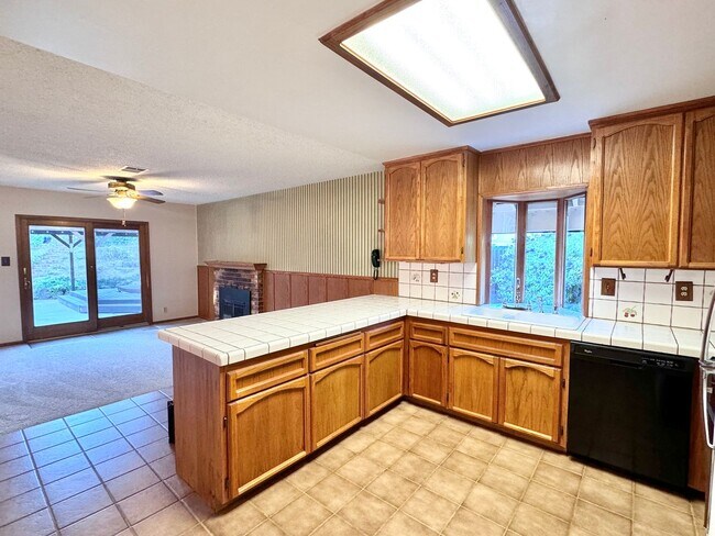 Super Cute Ranch Style 3 Bedroom 2 Bath in Concord Hills photo 5