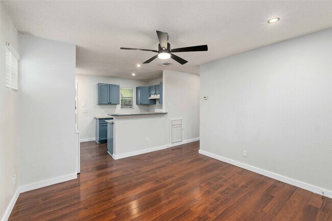 2928 E 12th St Austin, TX 78702 photo 5