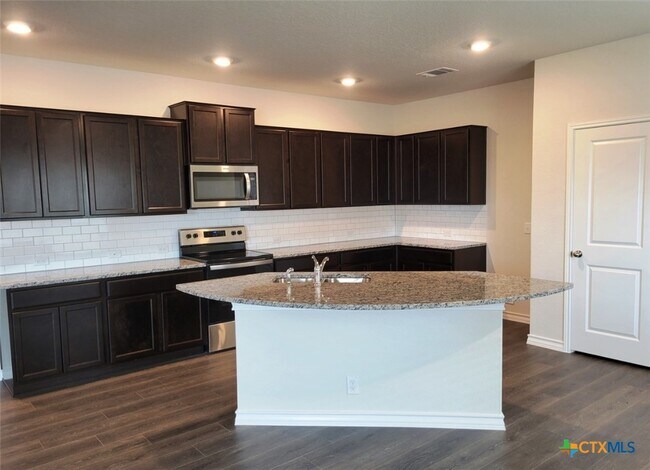 618 Cypress Ct Schertz, TX 78108 photo 3