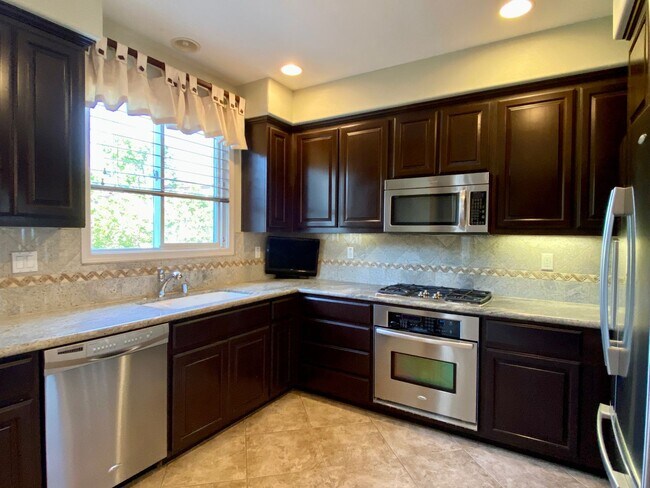 Beautiful 3 Bedroom 2.5 Bath Townhouse in Sunnyvale photo 2
