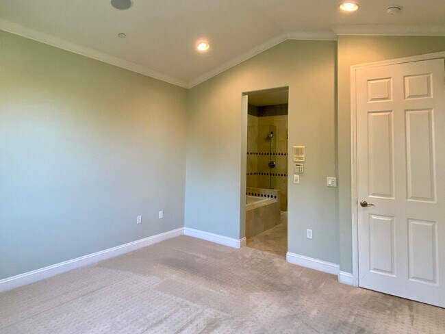 Beautiful 3 Bedroom 2.5 Bath Townhouse in Sunnyvale photo 5