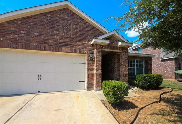 609 Canoe Way Crowley, TX 76036 photo 2