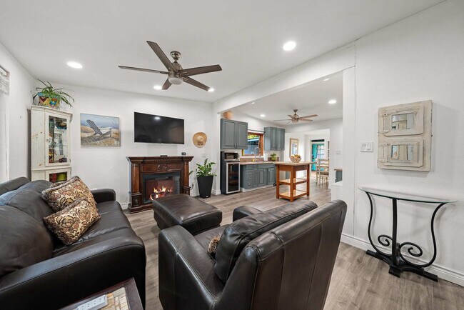 1601 Kraft St Oceanside, CA 92058 photo 2