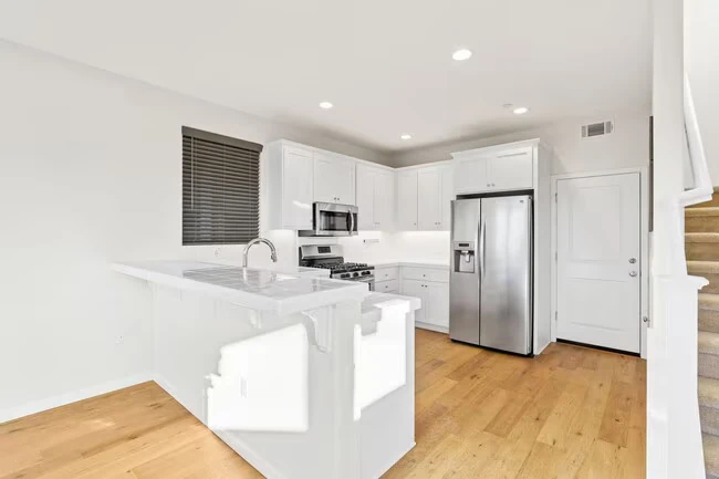 2594 1st St Napa, CA 94558 photo 4