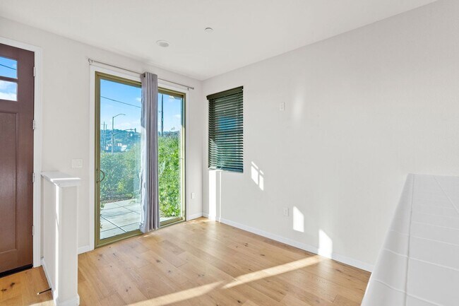 2594 1st St Napa, CA 94558 photo 5