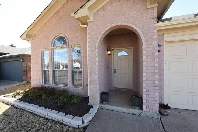 3117 Fox Meadow Trail, Grand Prairie, TX 75052 photo 2