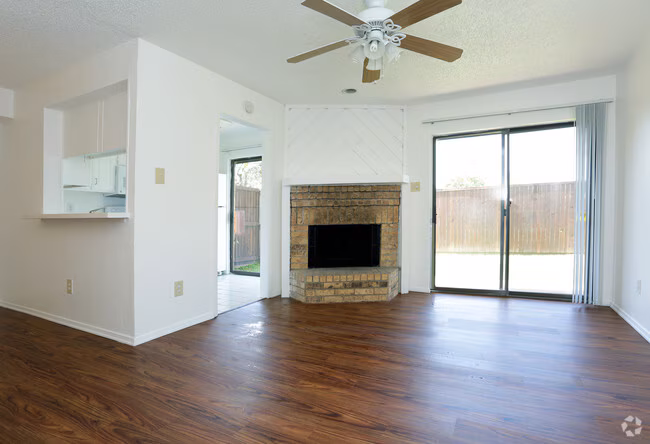 Lakehill Townhomes photo 3