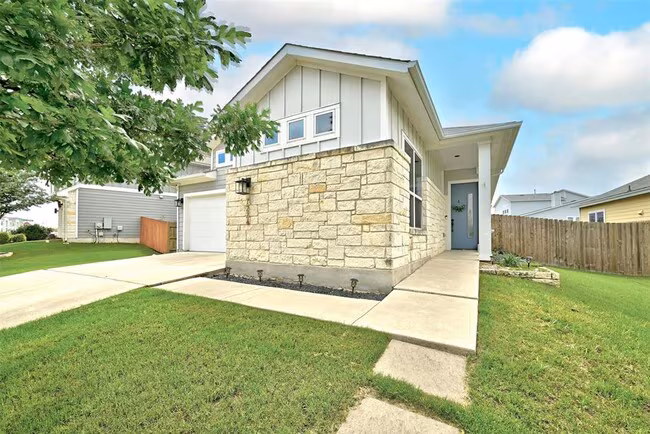 7224 Cardinal Bloom Loop Austin, TX 78744 photo 2