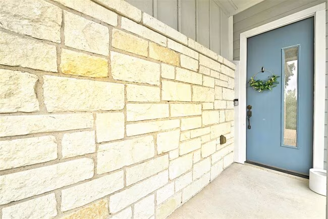 7224 Cardinal Bloom Loop Austin, TX 78744 photo 4
