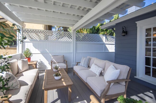 950 Olive Ave Coronado, CA 92118 photo 5