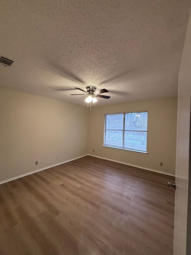 3411 Dunliegh Dr Austin, TX 78745 photo 5