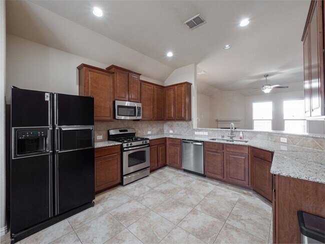 12508 Autumn Leaves Trail, Fort Worth, TX 76244 photo 5