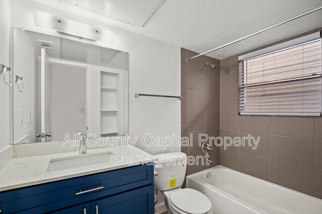502 W 35th St Austin, TX 78705 photo 4
