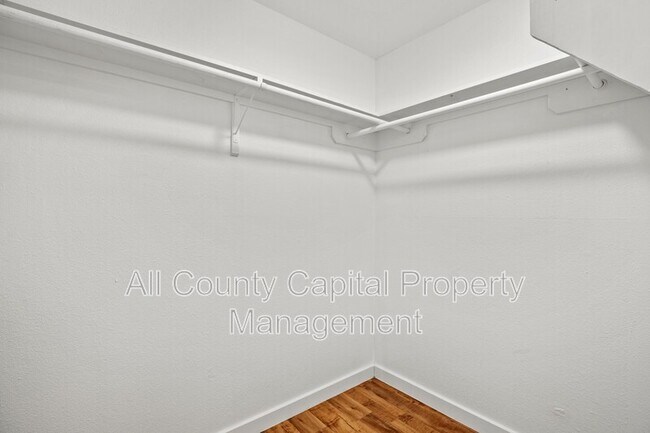 502 W 35th St Austin, TX 78705 photo 5