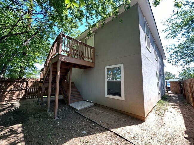 1615 N Navidad St San Antonio, TX 78201 photo 2