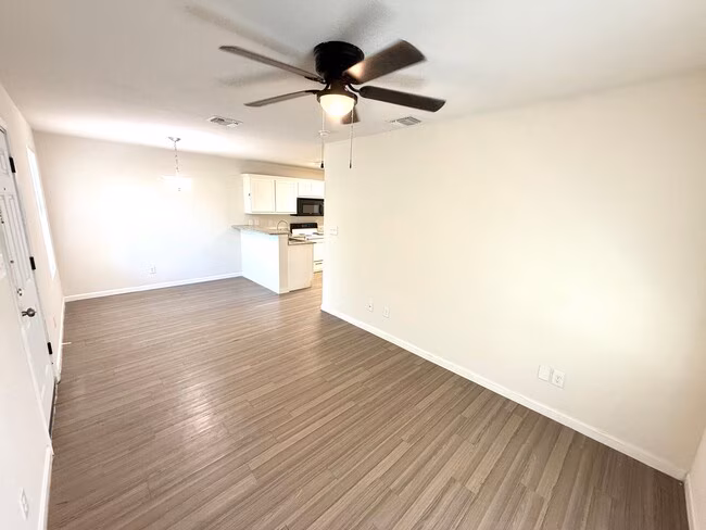 1615 N Navidad St San Antonio, TX 78201 photo 3