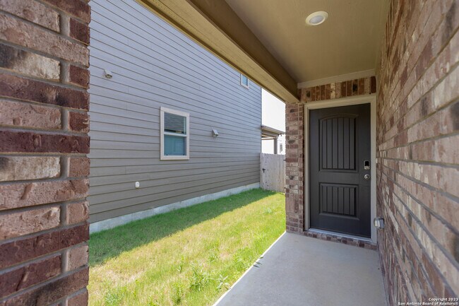 4847 Via Sonoma Trail San Antonio, TX 78244 photo 3