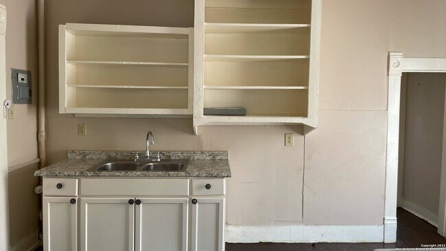 202 Chicago Blvd San Antonio, TX 78210 photo 2