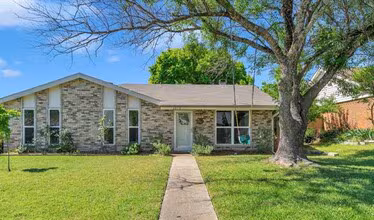 2910 Big Ben Lane, Garland, TX 75044 photo 2