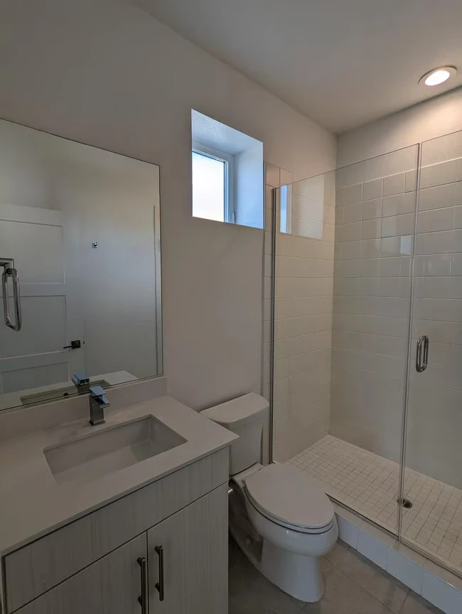 9877 MacArthur Blvd Oakland, CA 94605 photo 4