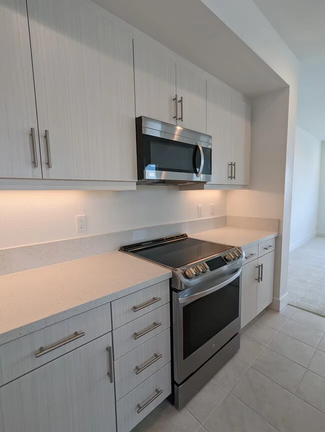 9877 MacArthur Blvd Oakland, CA 94605 photo 2