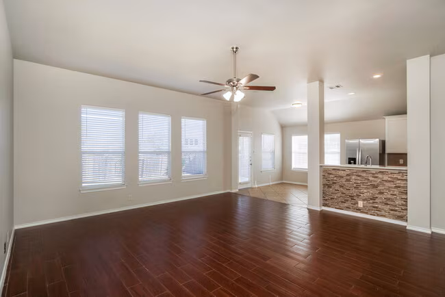 3039 Hidden Meadow Seguin, TX 78155 photo 4