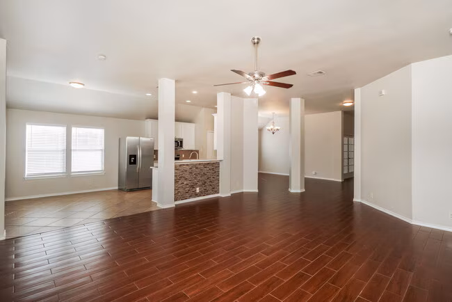 3039 Hidden Meadow Seguin, TX 78155 photo 5