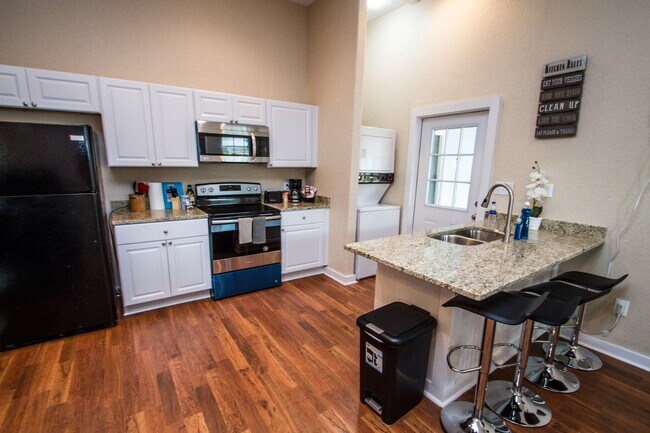 121 Douglas Way St San Antonio, TX 78210 photo 5