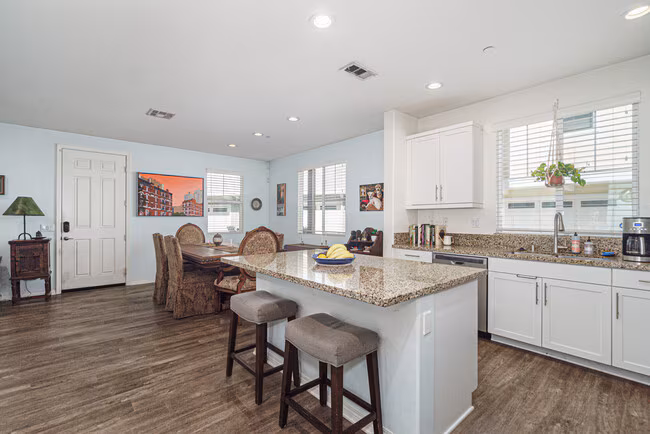 512 Heron Ln Imperial Beach, CA 91932 photo 2