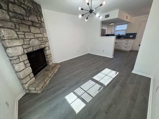 2902 Sweeney Ln Austin, TX 78723 photo 3
