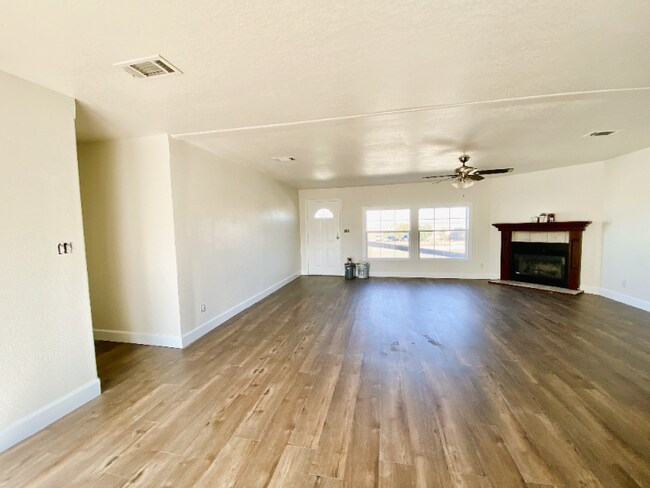 415 Mostyn Ln San Marcos, TX 78666 photo 4