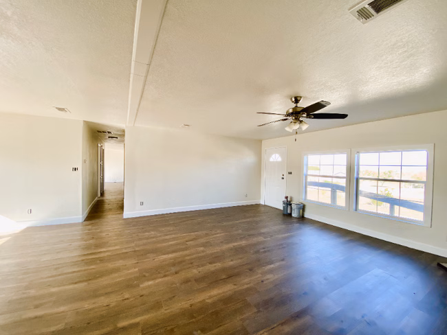 415 Mostyn Ln San Marcos, TX 78666 photo 2
