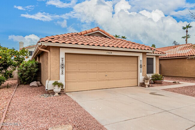 7568 West Kerry Lane, Glendale, AZ 85308 photo 5