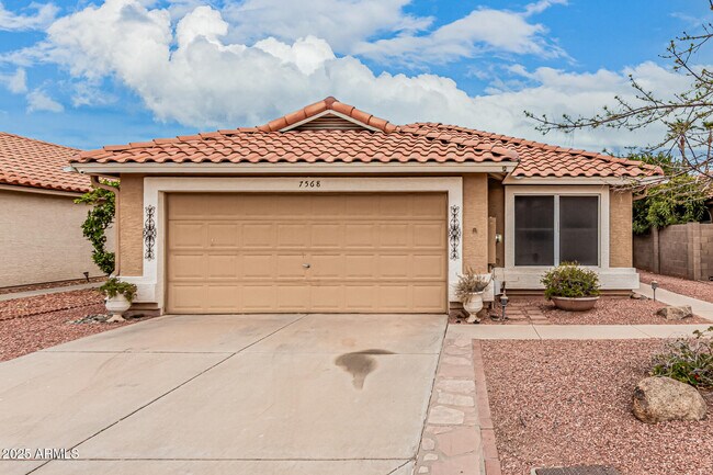 7568 West Kerry Lane, Glendale, AZ 85308 photo 2