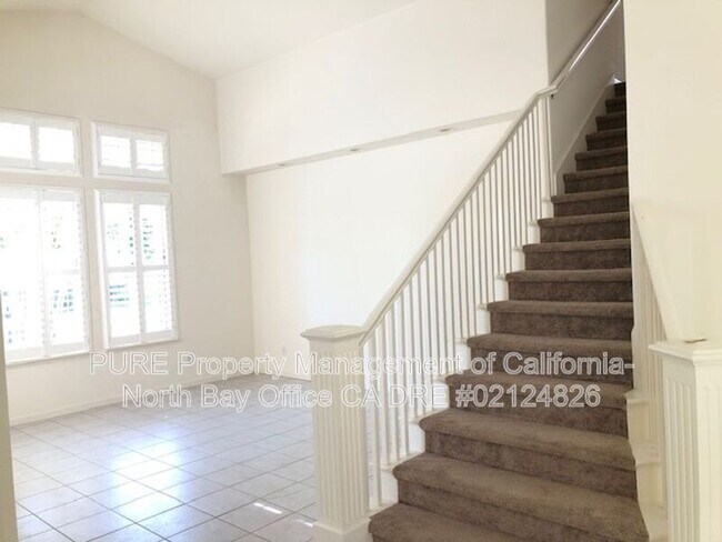 516 Hawk Dr Petaluma, CA 94954 photo 3