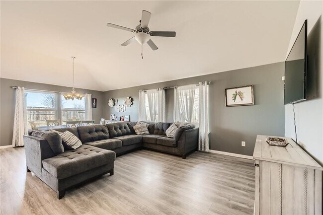 349 Tailwind Dr Kyle, TX 78640 photo 3