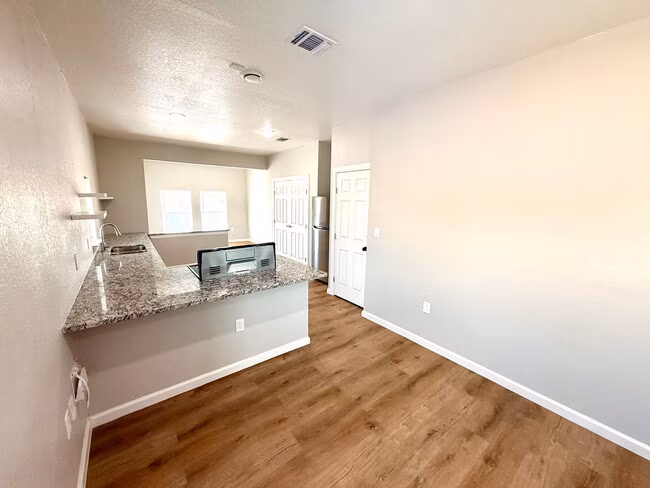 2422 W Commerce St San Antonio, TX 78207 photo 4