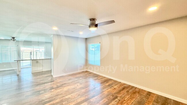726 W Grove Cir Mesa, AZ 85210 photo 2