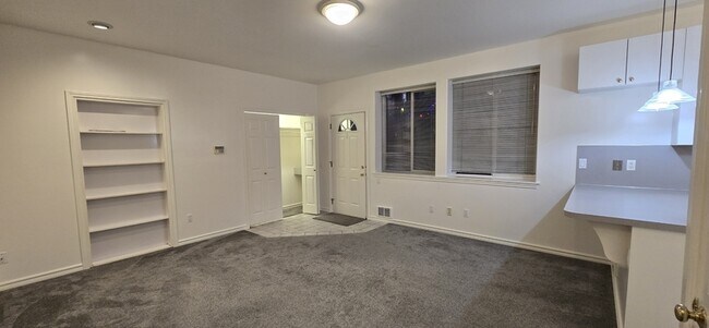 5106 Green Lake Way N Seattle, WA 98103 photo 2