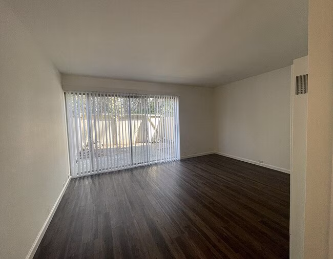 225 Clifton Apartments photo 4
