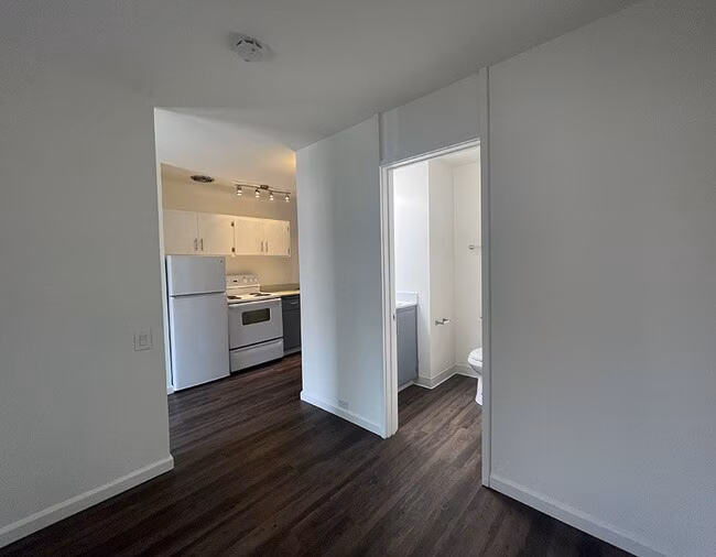 225 Clifton Apartments photo 5