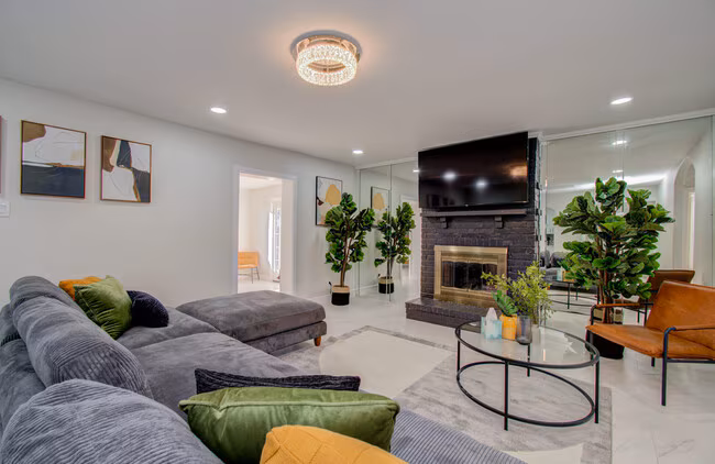 8623 Parasol Ln photo 3