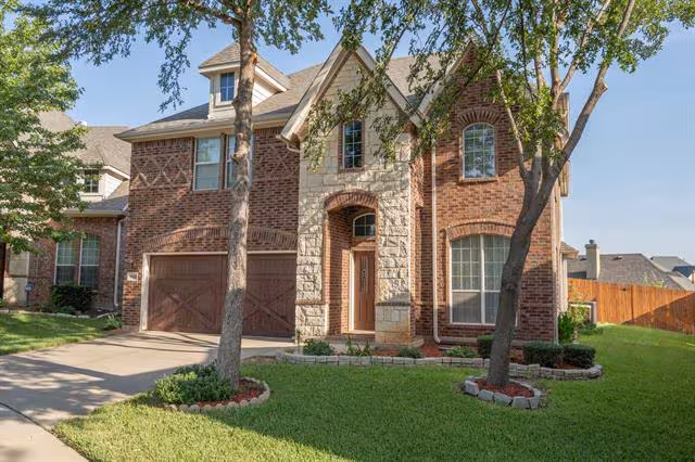 910 Waterside Drive, Euless, TX 76039 photo 2