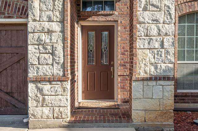 910 Waterside Drive, Euless, TX 76039 photo 4