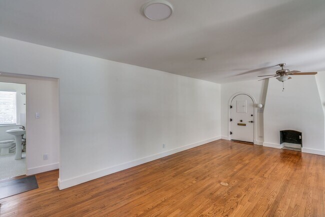 219 Allensworth St San Antonio, TX 78209 photo 5