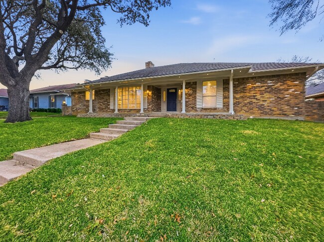 2409 Castle St Irving, TX 75038 photo 2