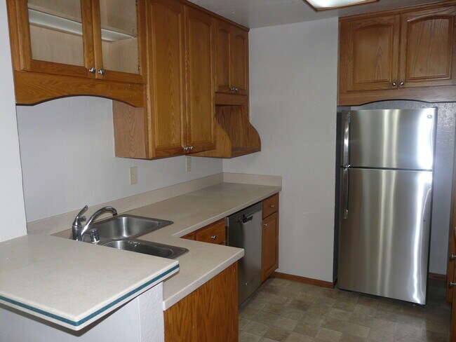 Updated 2 Bedroom 2 Bath Condo in Santa Clara photo 2