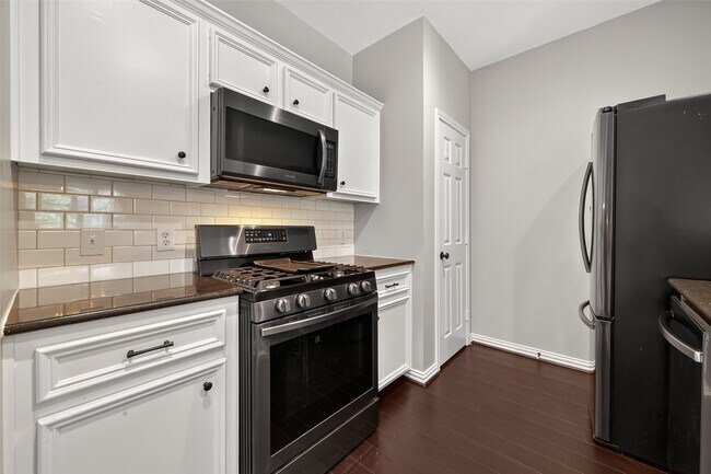 1127 W 24th St Houston, TX 77008 photo 5