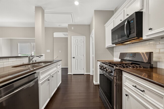1127 W 24th St Houston, TX 77008 photo 4