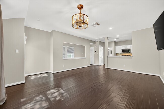 1127 W 24th St Houston, TX 77008 photo 2